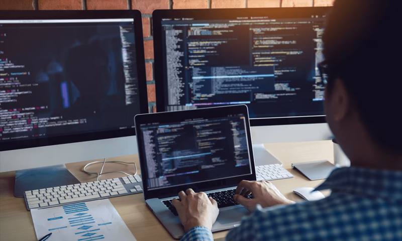 数据科学选型:R与Python如何赋能颍泉区网站建设?